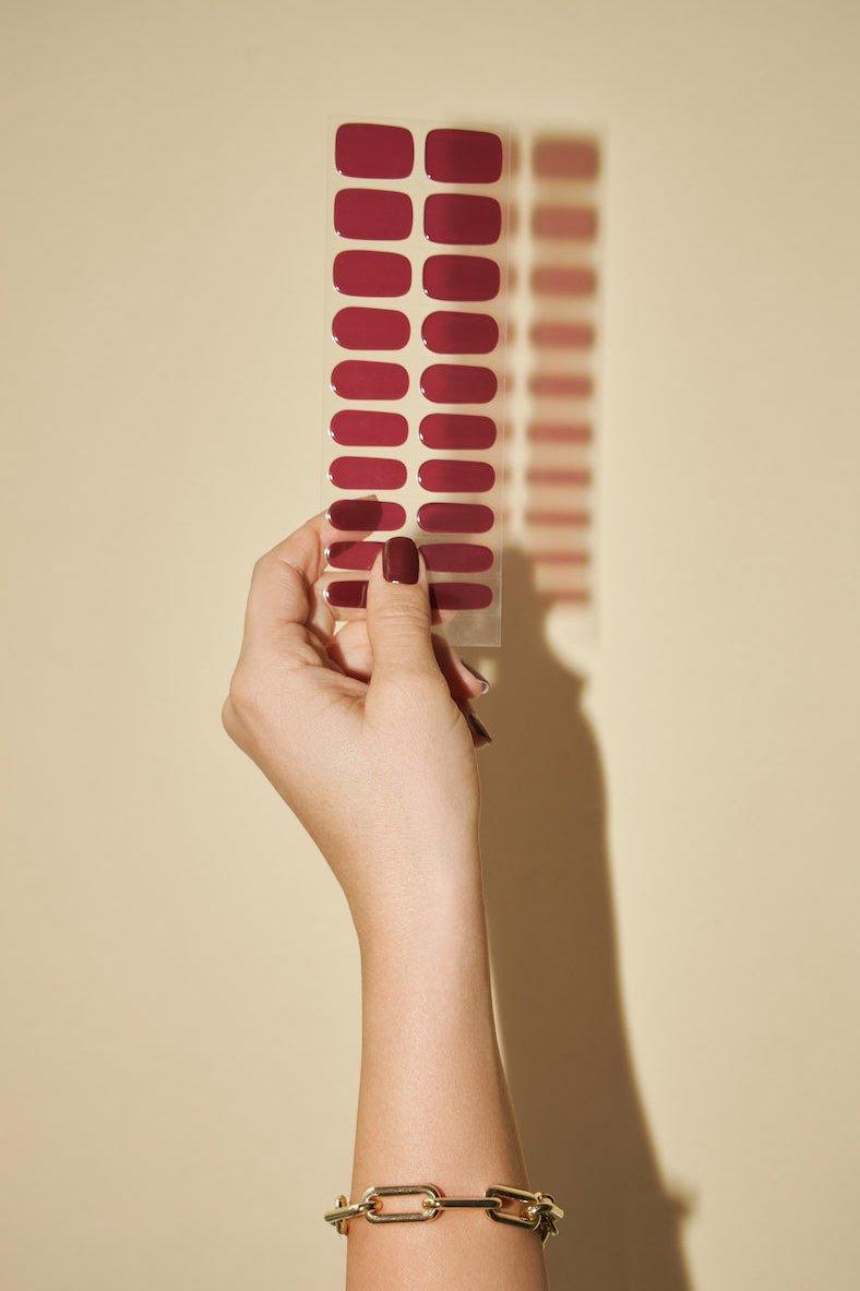 BURGUNDY GEL NAIL STRIPS - Lehmani