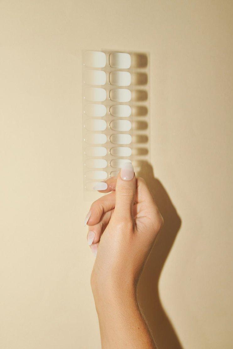 FADED FRENCH MANI GEL NAIL STRIPS - Lehmani