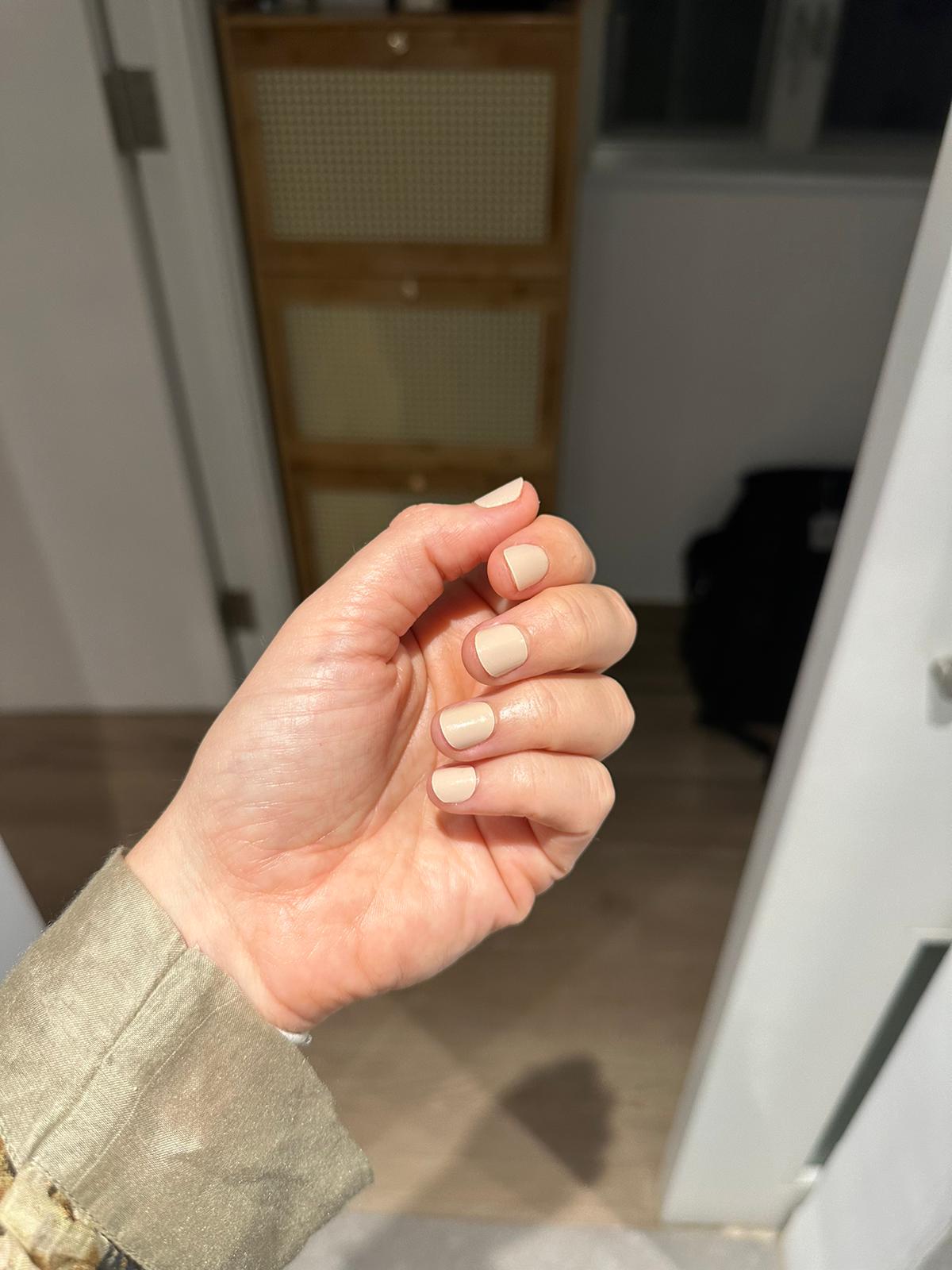 NUDE GEL NAIL STRIPS