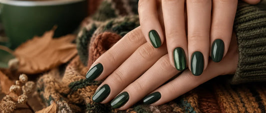 Forest Green Nails for a Rich Early-Autumn Look